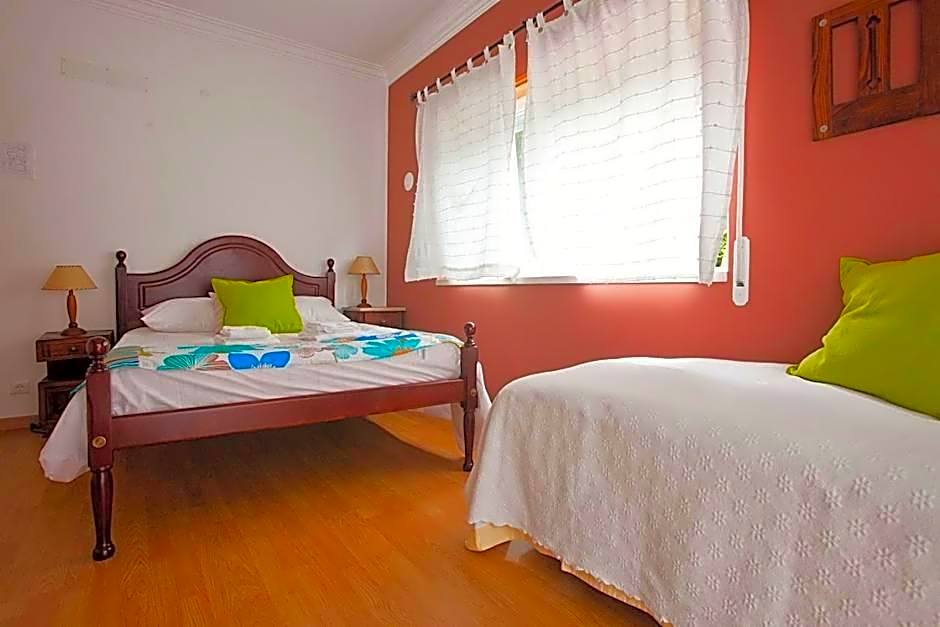 Ericeira Chill Hill Hostel & Private Rooms