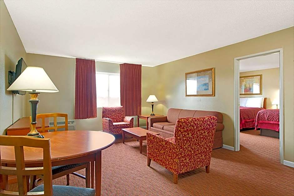 Days Inn by Wyndham St. Louis/Westport MO