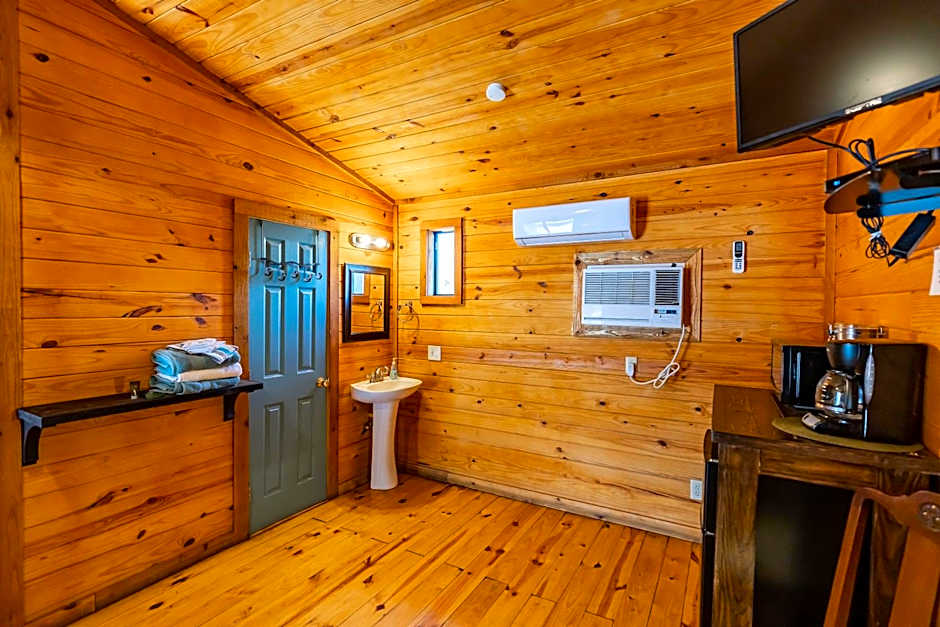 The Historic Leakey Inn