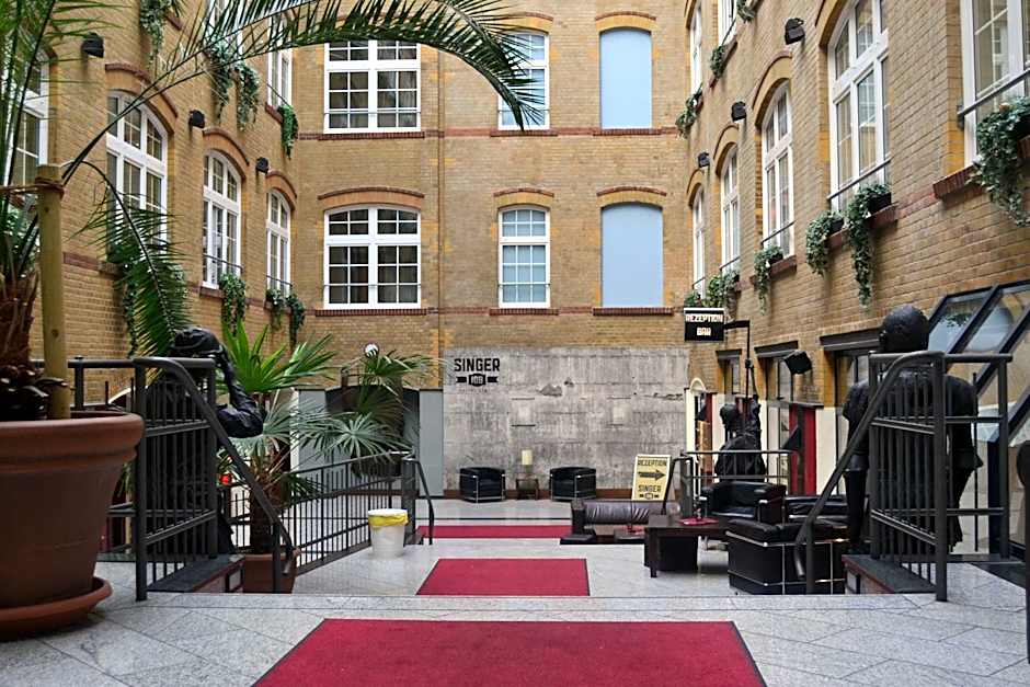 Singer109 Hotel & Hostel