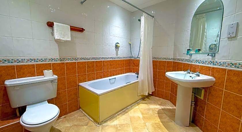 Broadfield Park Hotel by Belvilla