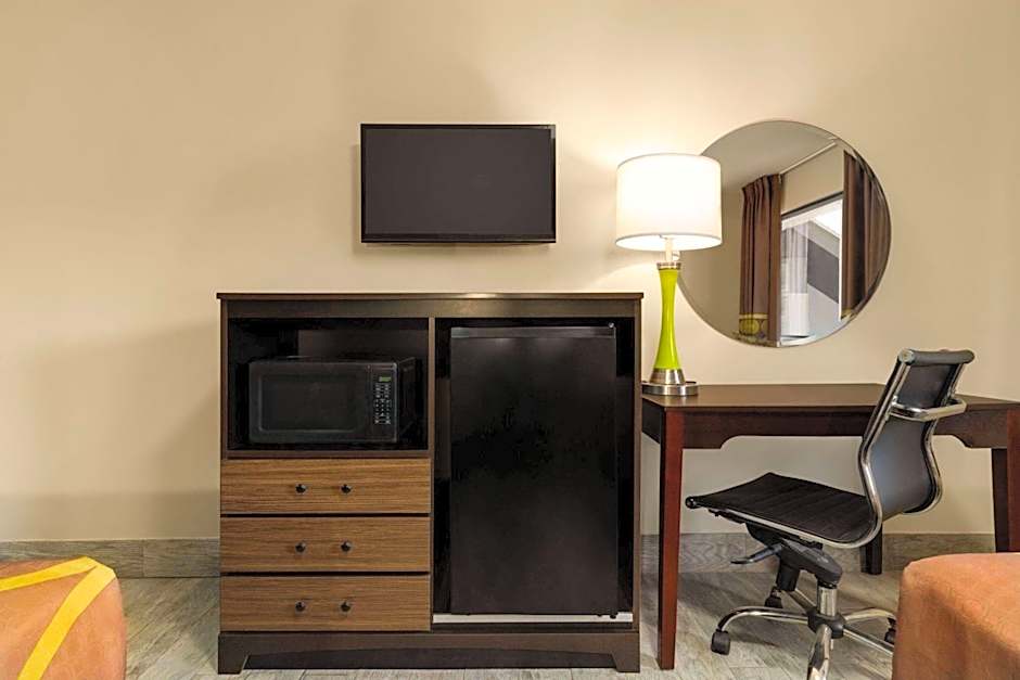 Super 8 by Wyndham Ocean Springs Biloxi