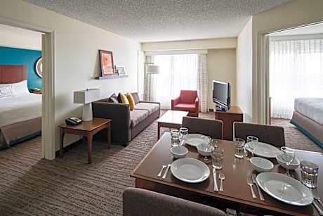 Two-Bedroom Suite with Roll-in Shower - Mobility and Hearing Accessible
