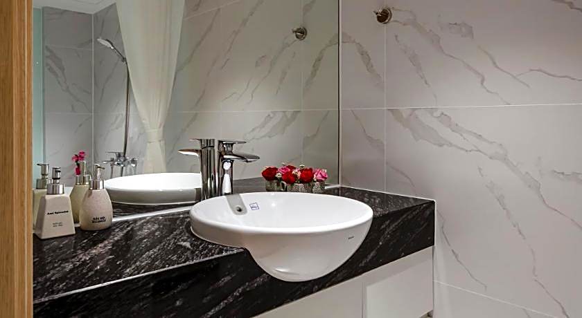 Lucky Residence Suites