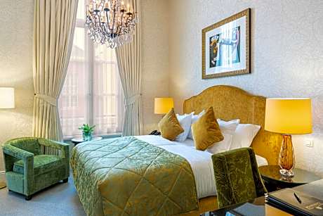 Luxury Historic Room