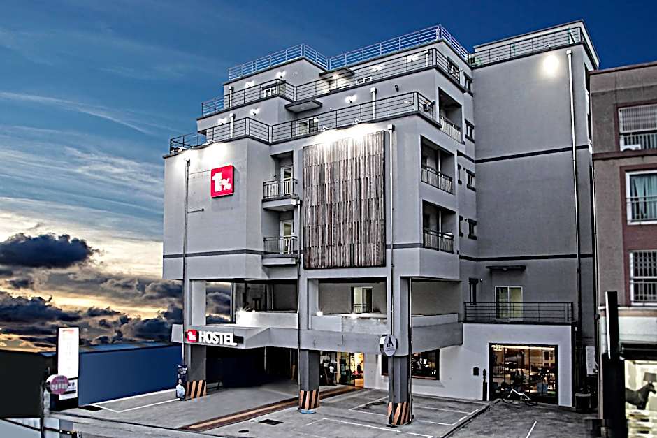 1% HOSTEL
