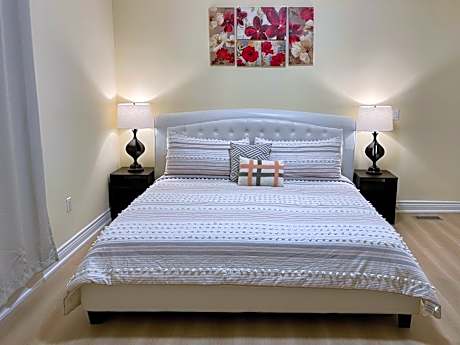 Victoria Family Vacation Home - King Bed Private Yard BBQ Deck Gazebo - 4 Minutes To The Falls