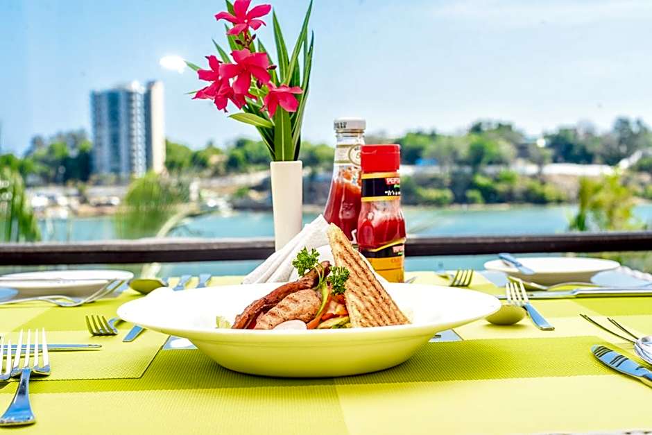 CityBlue Creekside Hotel & Suites