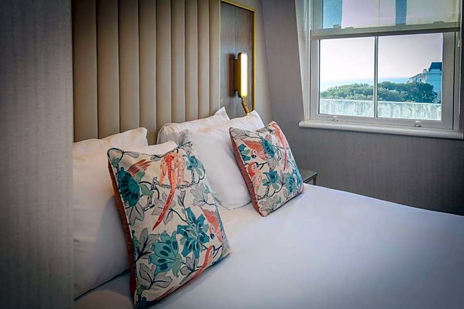 Photo 1 of 2 of Cozy Double Room