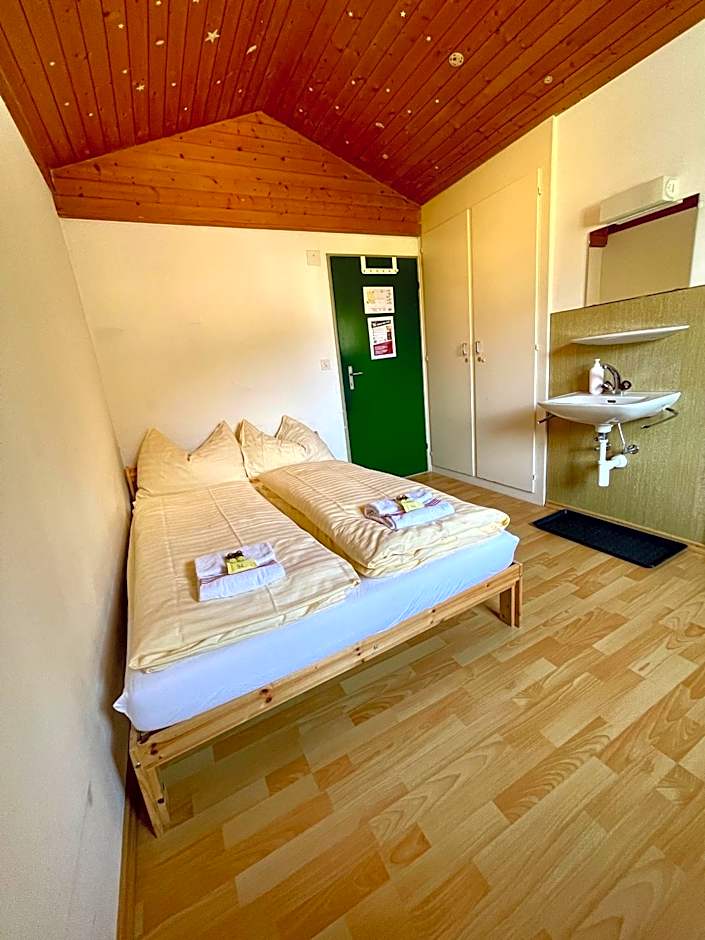 Alpine Base Hostel - Adults only