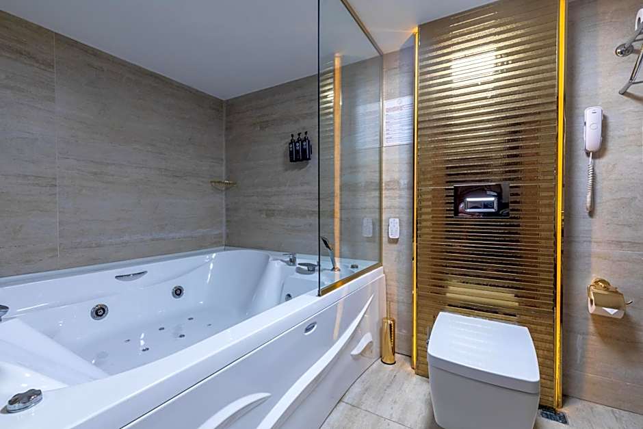Photo 1 of 1 of Family Suite, Jetted Tub