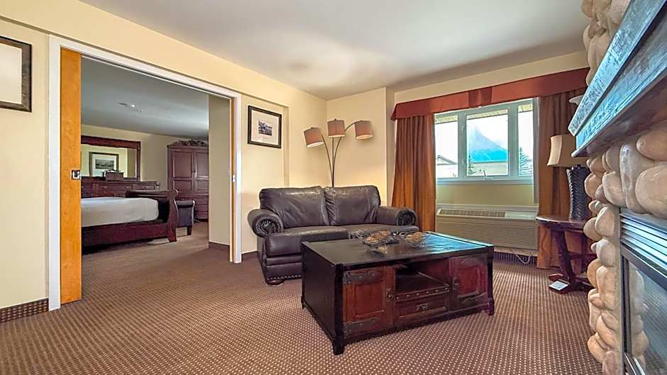 Canmore Inn & Suites