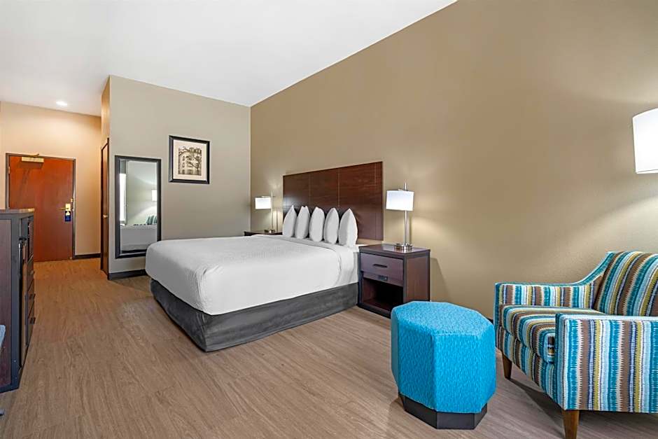 Photo 1 of 5 of 1 King Bed, Mobility Accessible, Bathtub