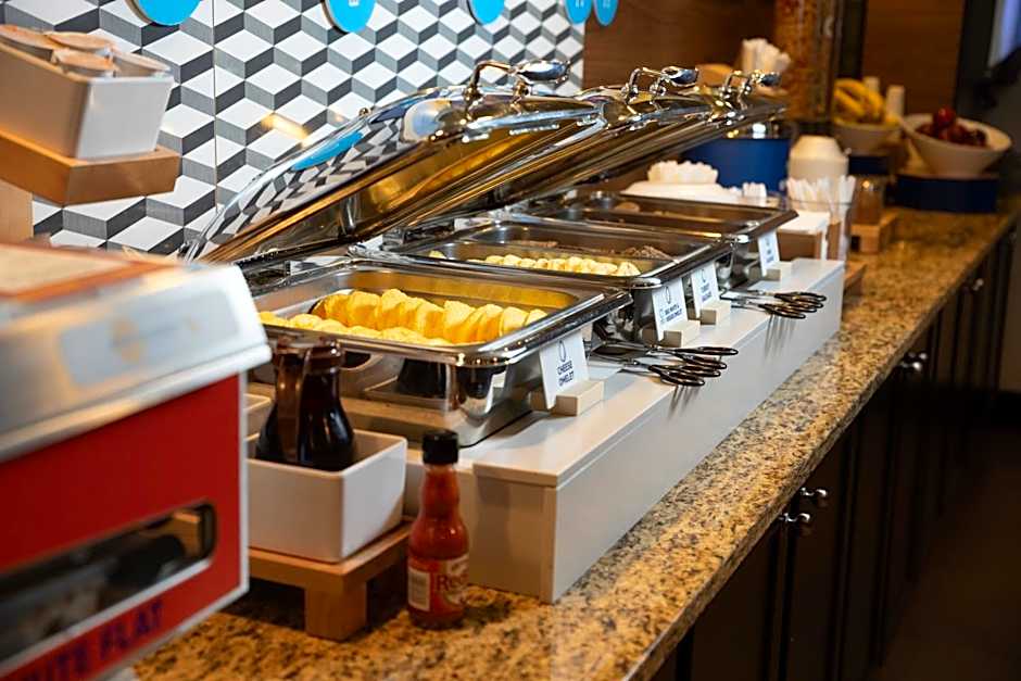 Holiday Inn Express Bloomington West By IHG