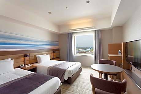 Deluxe Twin Room with Runway View on 4th or 5th Floor- Non-Smoking
