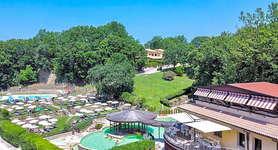 Residence with swimming-pool and thermal pools in Sorano