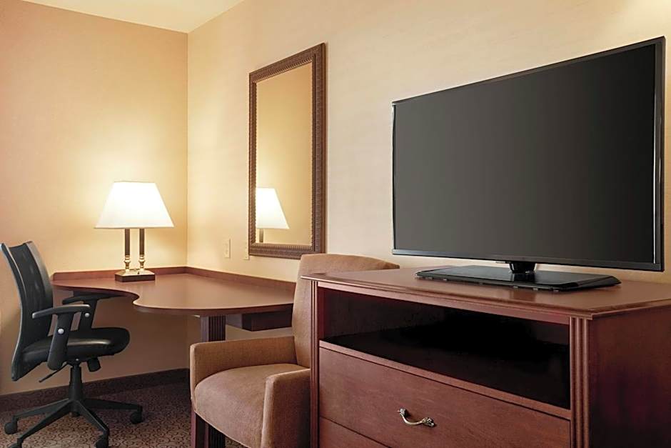 Hampton Inn By Hilton & Suites West Bend