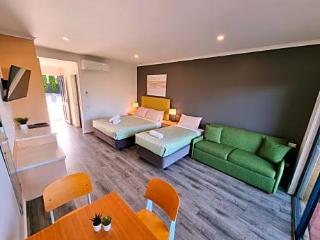 Deluxe Twin Room with Patio