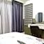 REVO at AURORA PLACE, Pavilion 2, 5 Minutes To AXIATA ARENA BUKIT JALIL FREE WIFI by De Harlequins Guesthouse