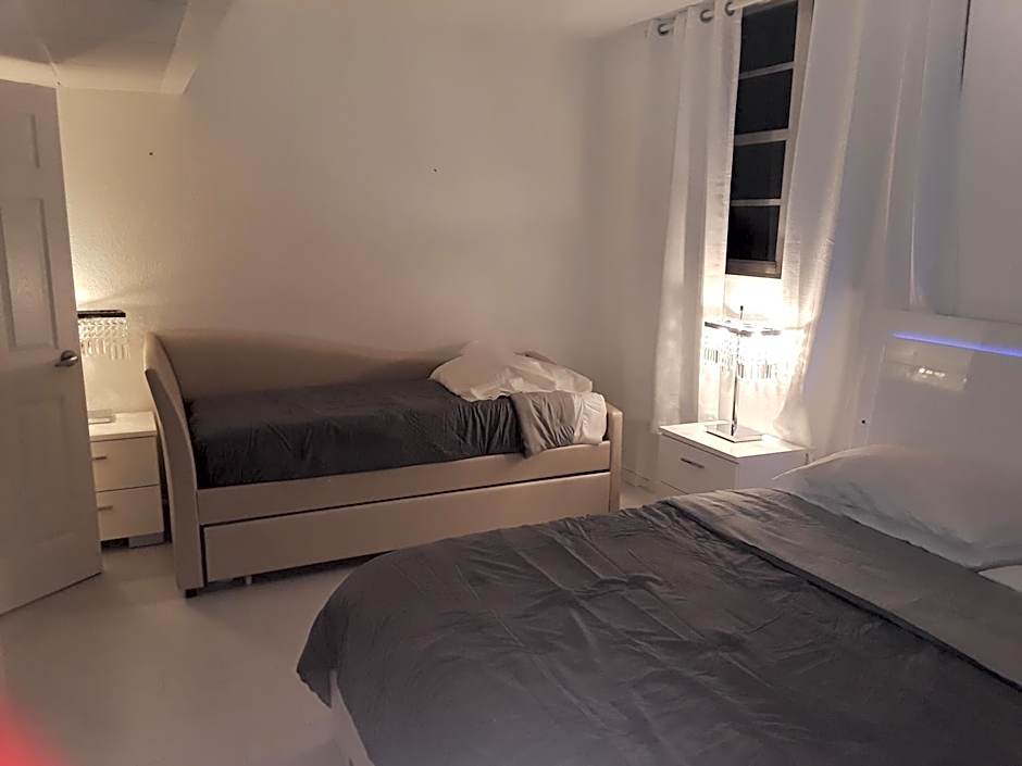 Tides Apt on Hollywood Beach