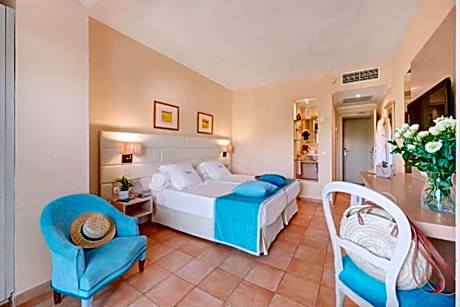 Twin or Double Room with Sea View