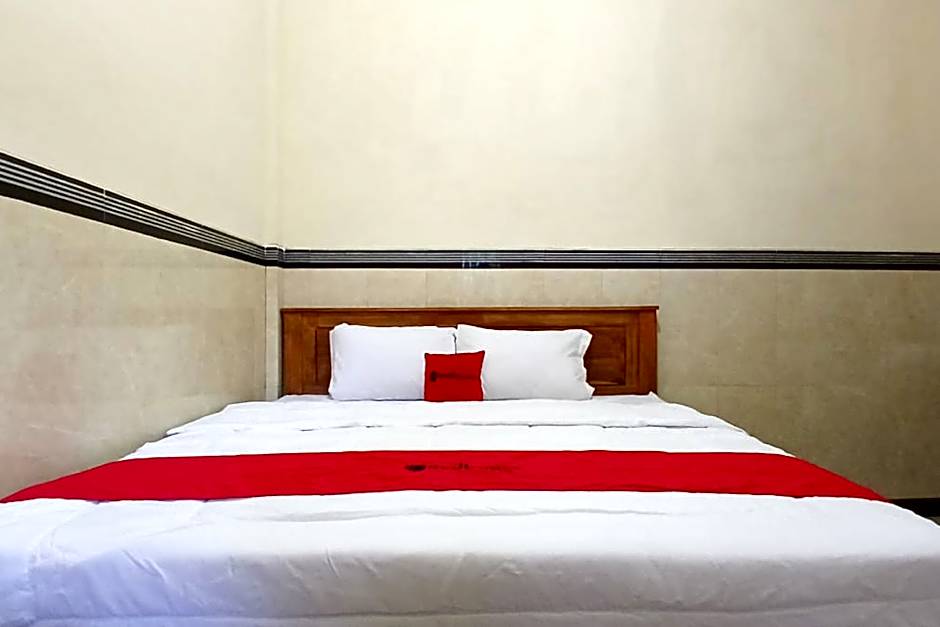 RedDoorz @ Dien Homestay Syariah Alun-alun Pasuruan