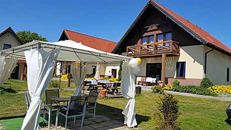 Pokoje i domki Saraceńska Chata