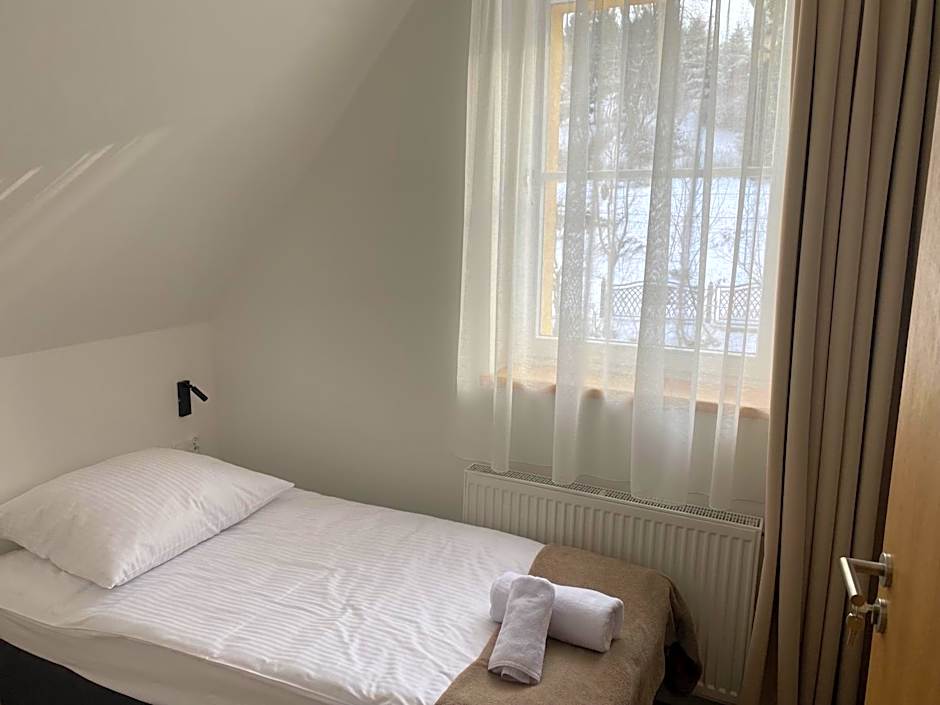 MODRZEW - noclegi w Pyzówce