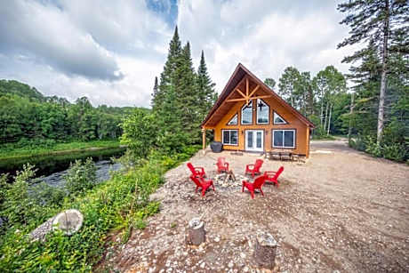 Riverside Retreat: Maazah Cottage