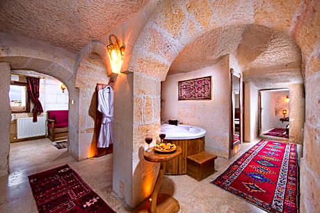 Suite - Lower Floor