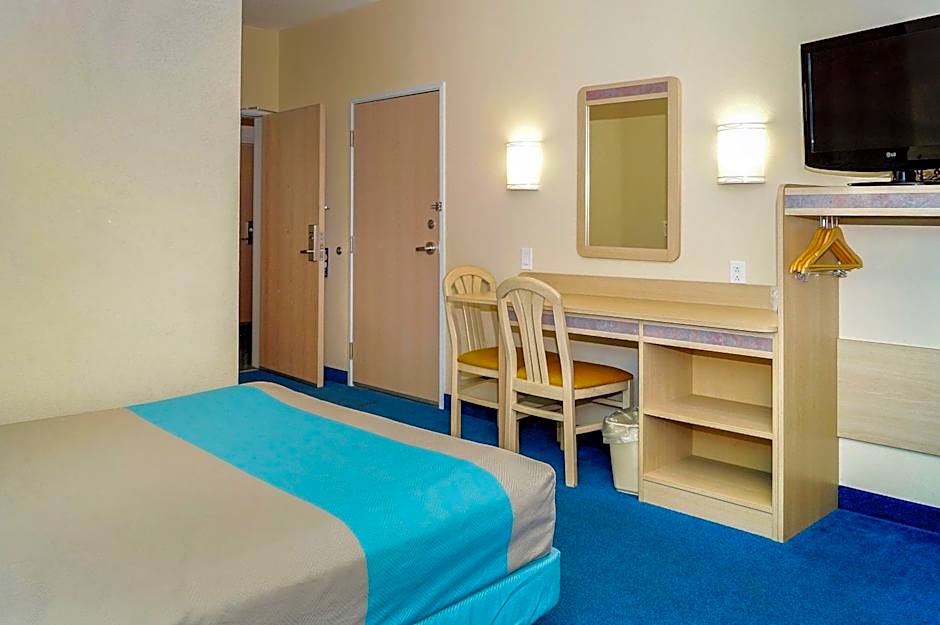 Motel 6 Peterborough