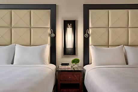 Queen Room with Two Queen Beds and Exterior View - Hearing Accessible