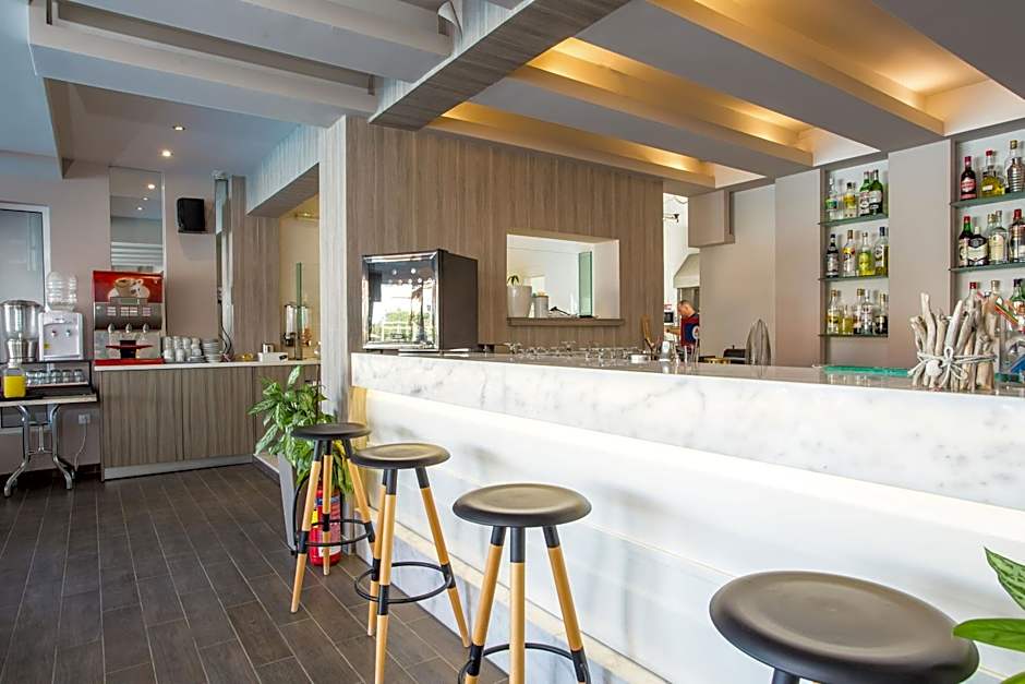 Dias Studios & Suites