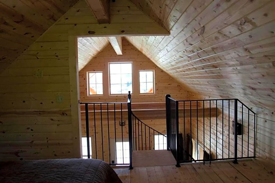 Cabins of Mackinaw & Lodge