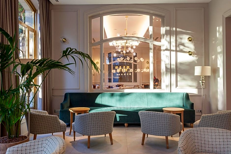 Lamaro Hotel