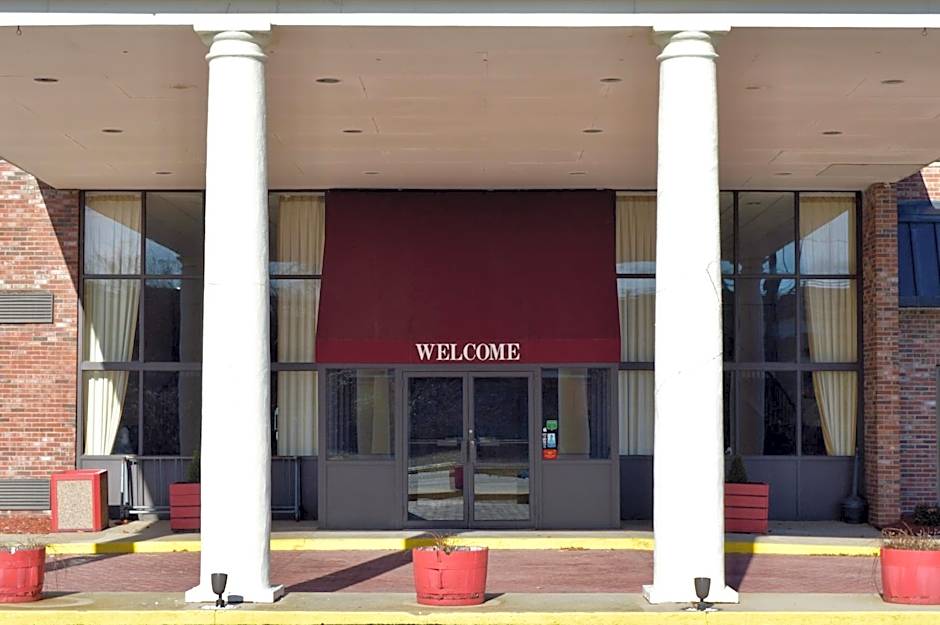 Mystic River Hotel & Suites