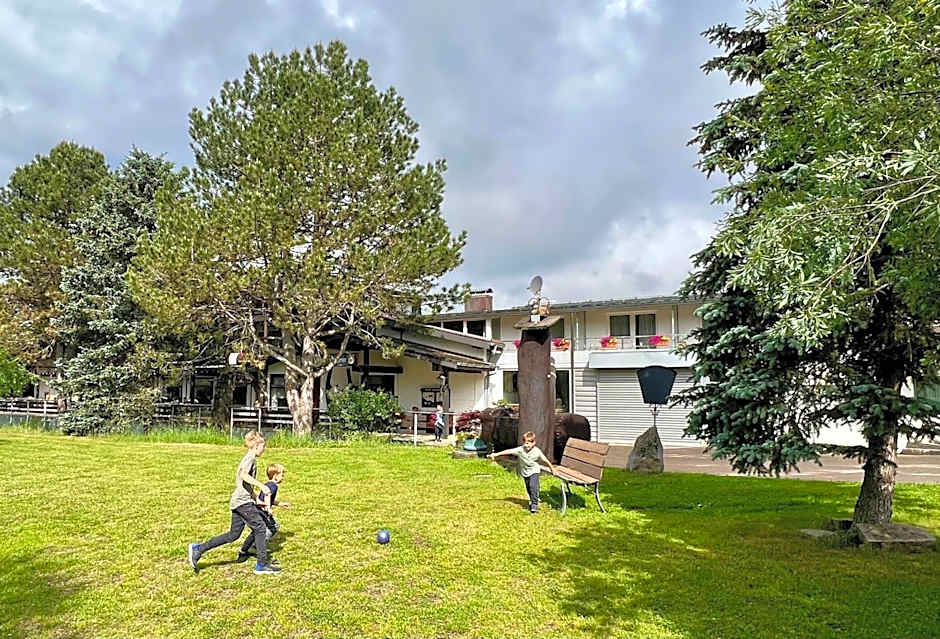 Landhotel Tanneneck - ideal fur Gruppen, Familien und Hunde