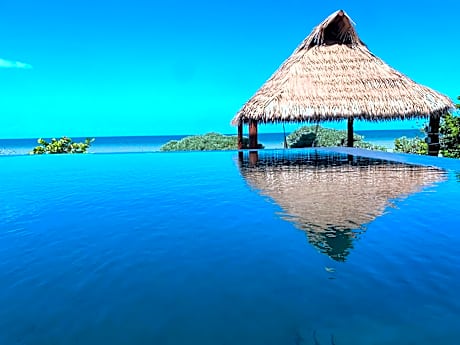 Escape to Paradise, Minimalist 4-BR Beachfront, 300 Mbps with amazing views