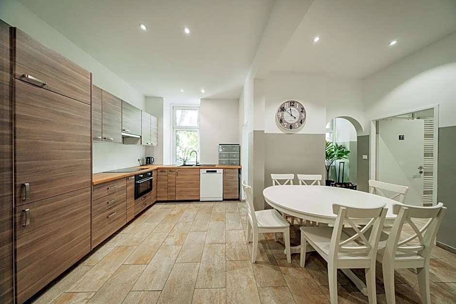 Nice Central City Room