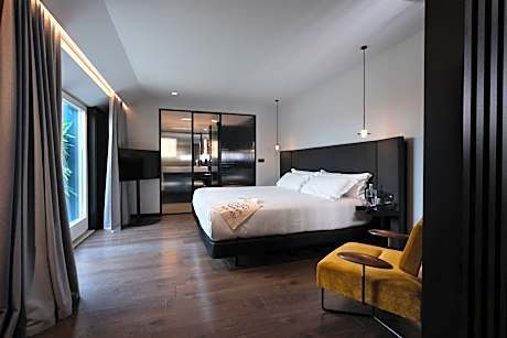 Chic & Basic Gravity