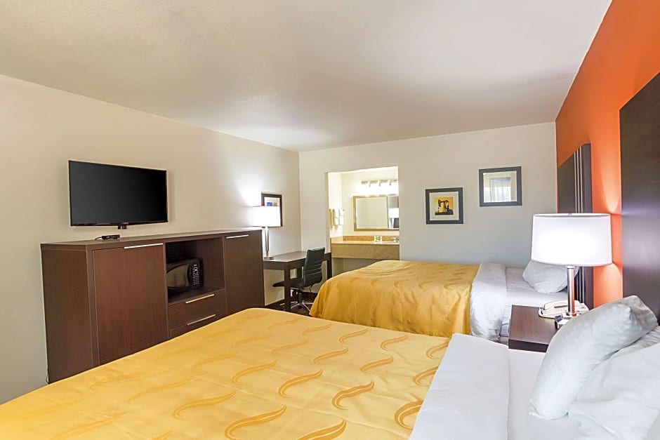 Photo 1 of 1 of Efficiency 2 Double Beds, Nonsmoking