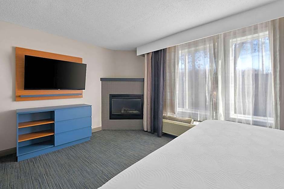 Country Inn & Suites by Radisson, Coon Rapids, MN