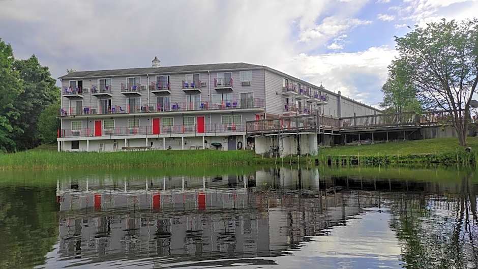Super 8 by Wyndham Sturbridge