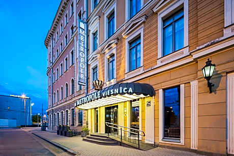 Metropole Hotel by Semarah