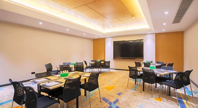 Hampton by Hilton Guangzhou Zhujiang New Town - Free Shuttle Bus to Canton Fair