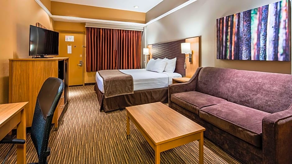 Best Western Plus Landing View Inn & Suites
