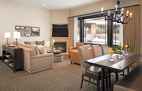 Two-Bedroom King Residence with Two Queen Beds