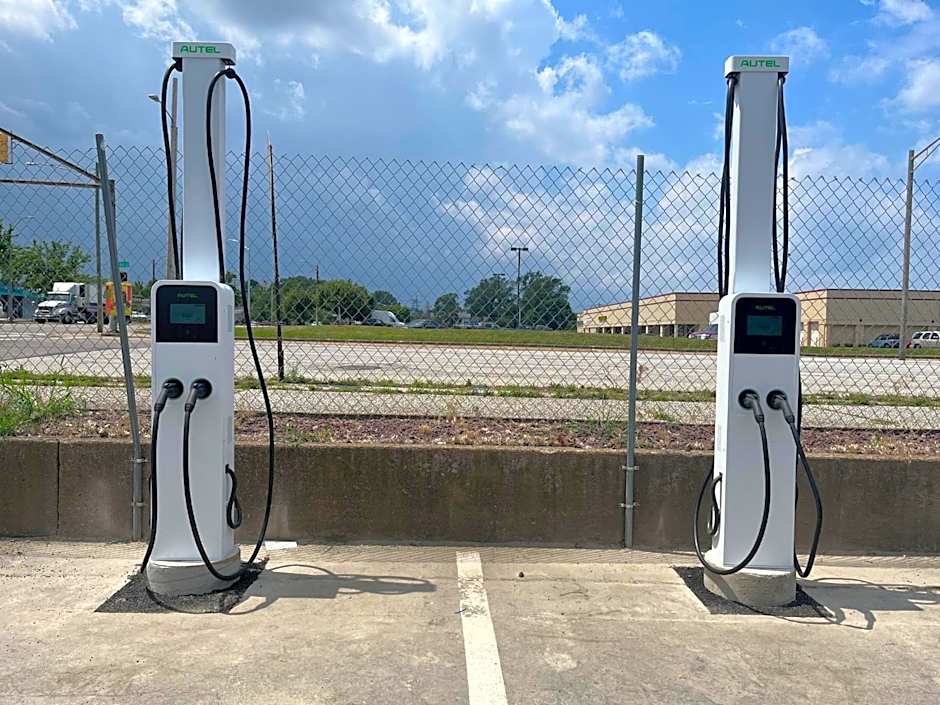 Red Roof Inn PLUS & Suites Erie