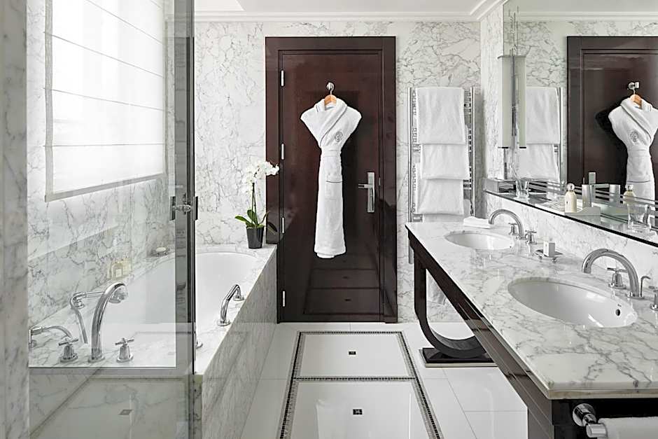 Hotel Plaza Athenee - Dorchester Collection