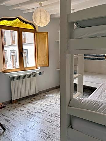 Bed in 4-Bed Mixed Dormitory Room